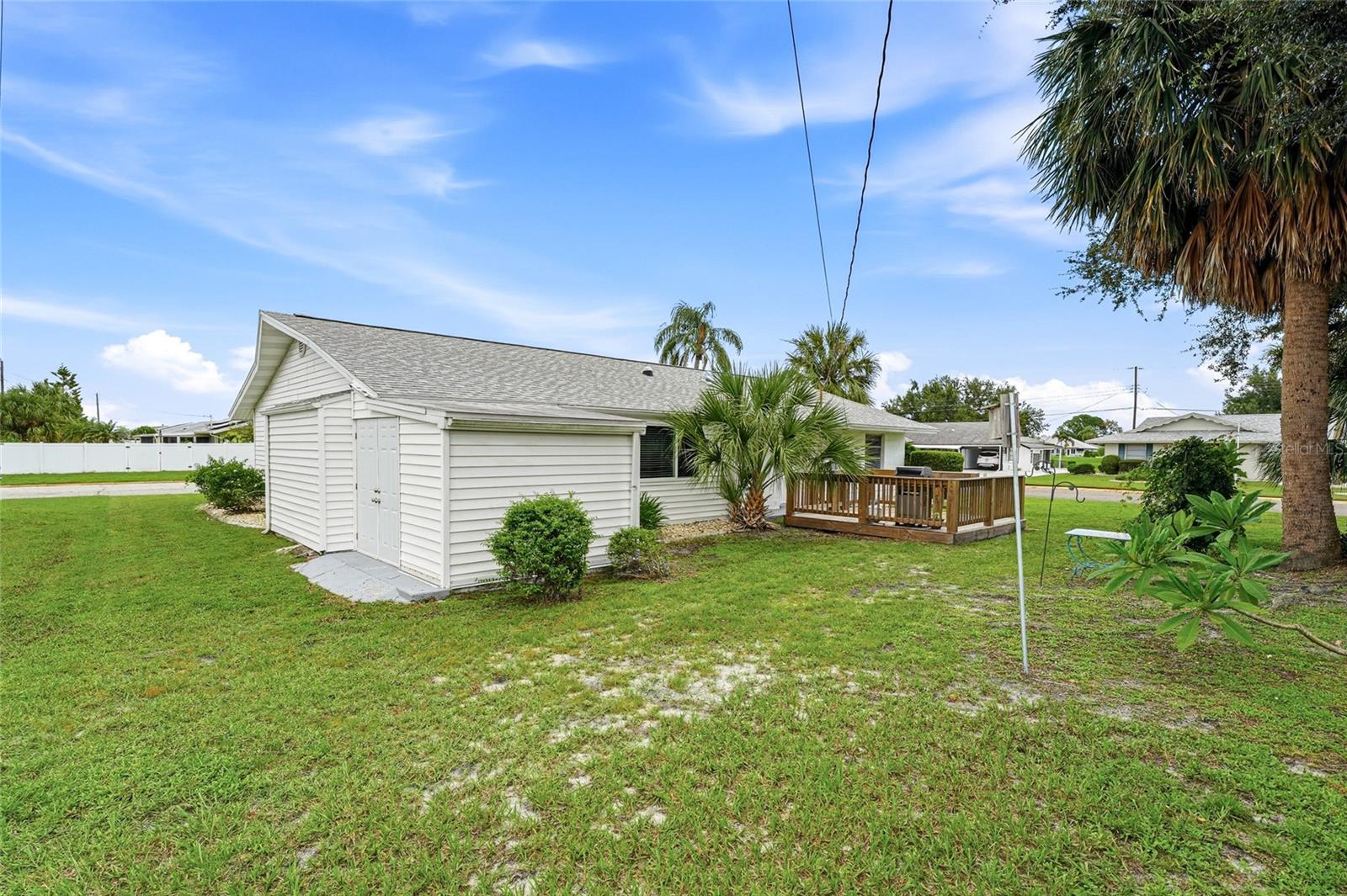 702 THUNDERBIRD AVE — photo 8