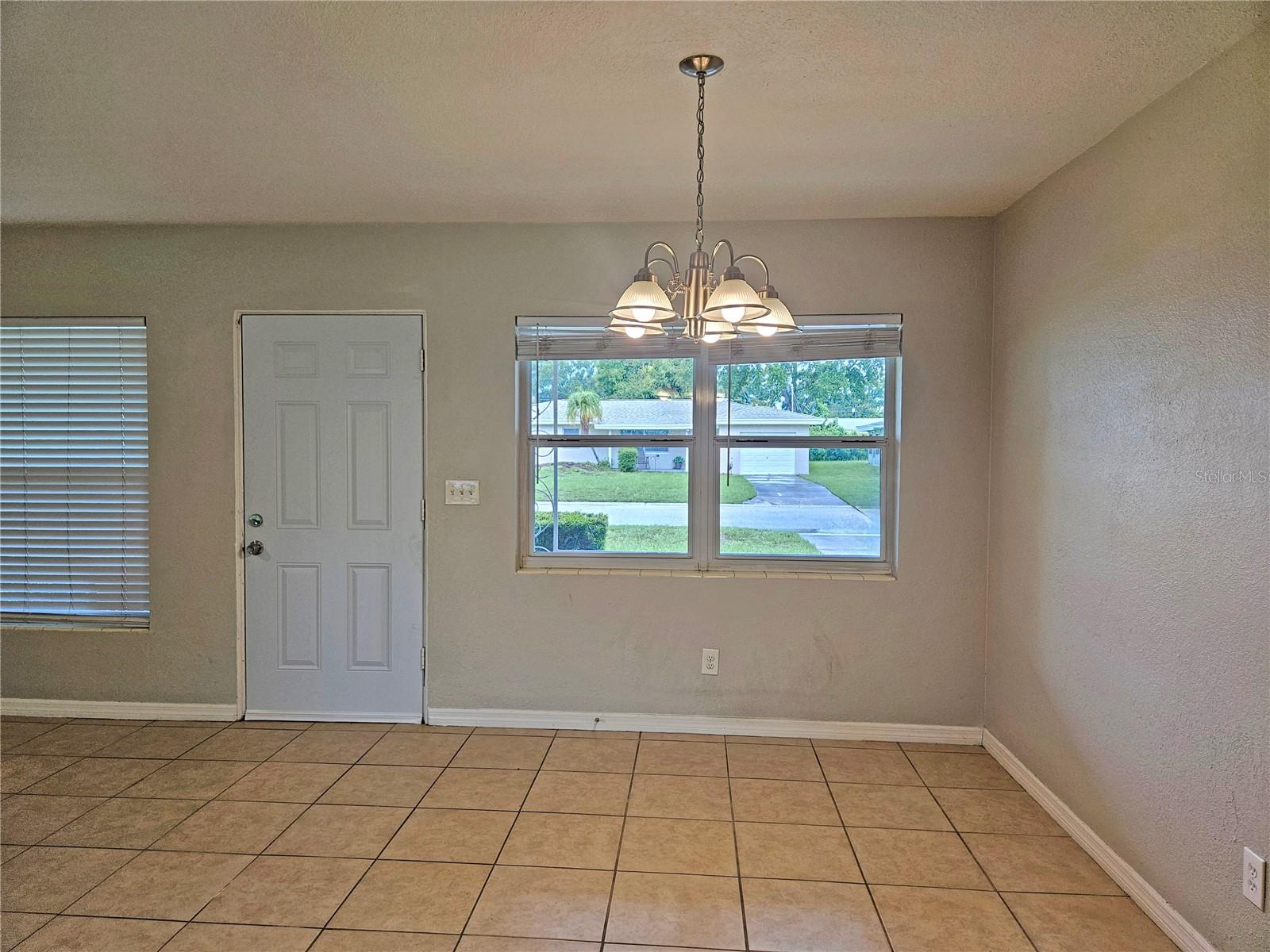 409 KERRY DR — photo 8