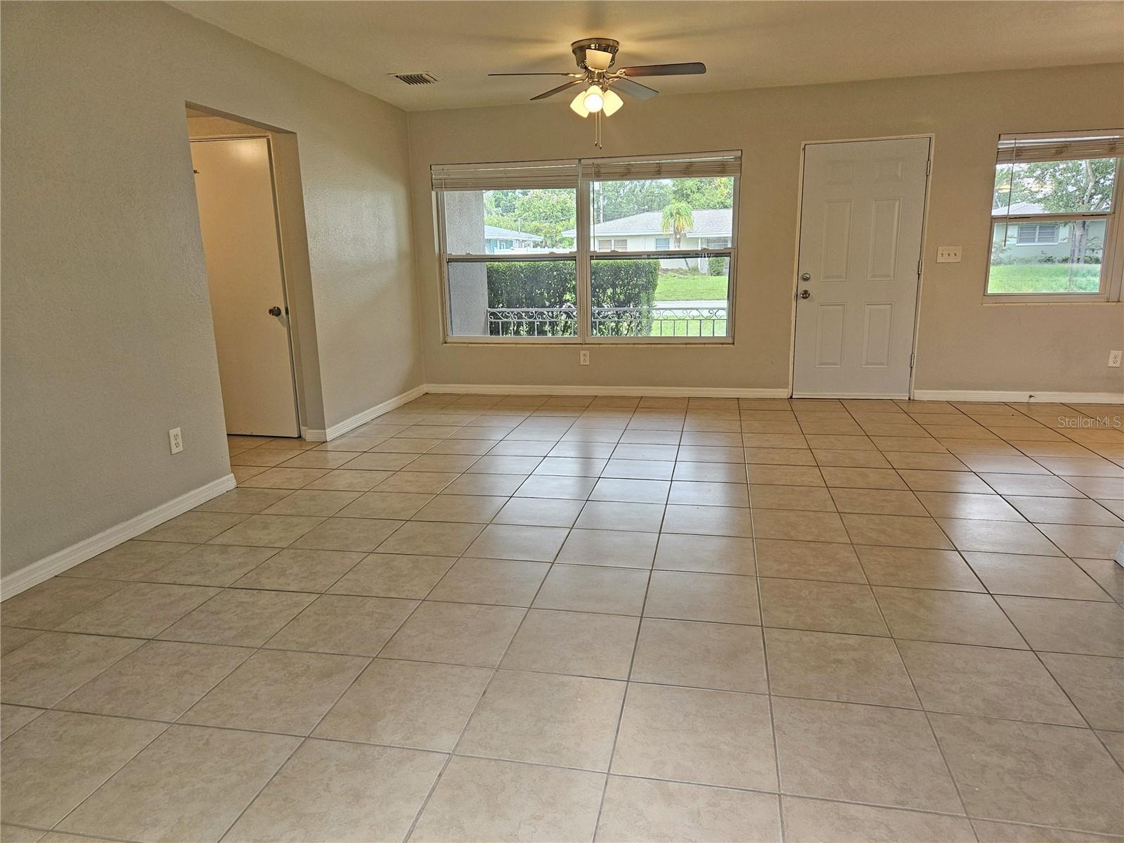 409 KERRY DR — photo 4