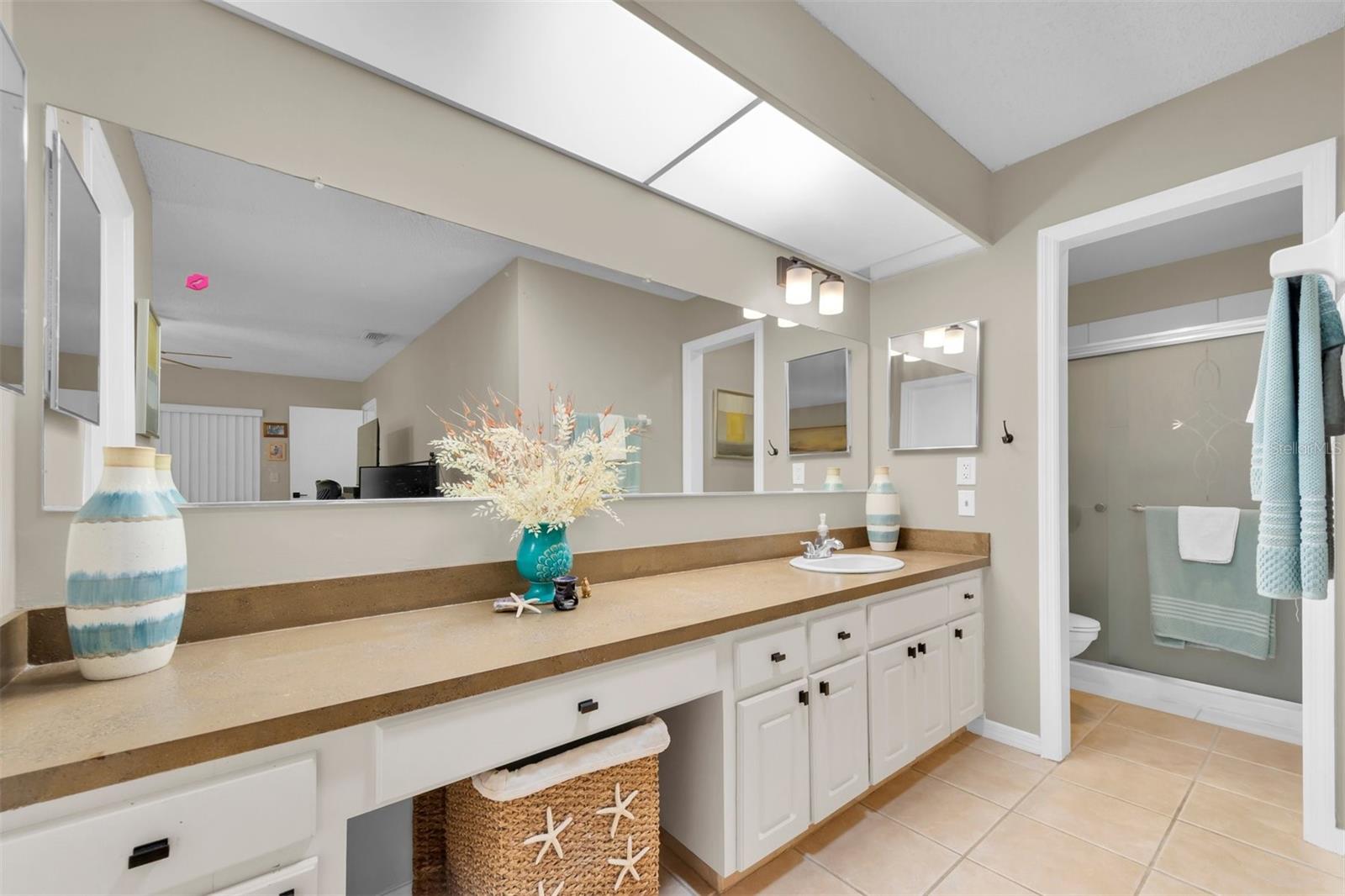 207 AMESBURY CIR — photo 29