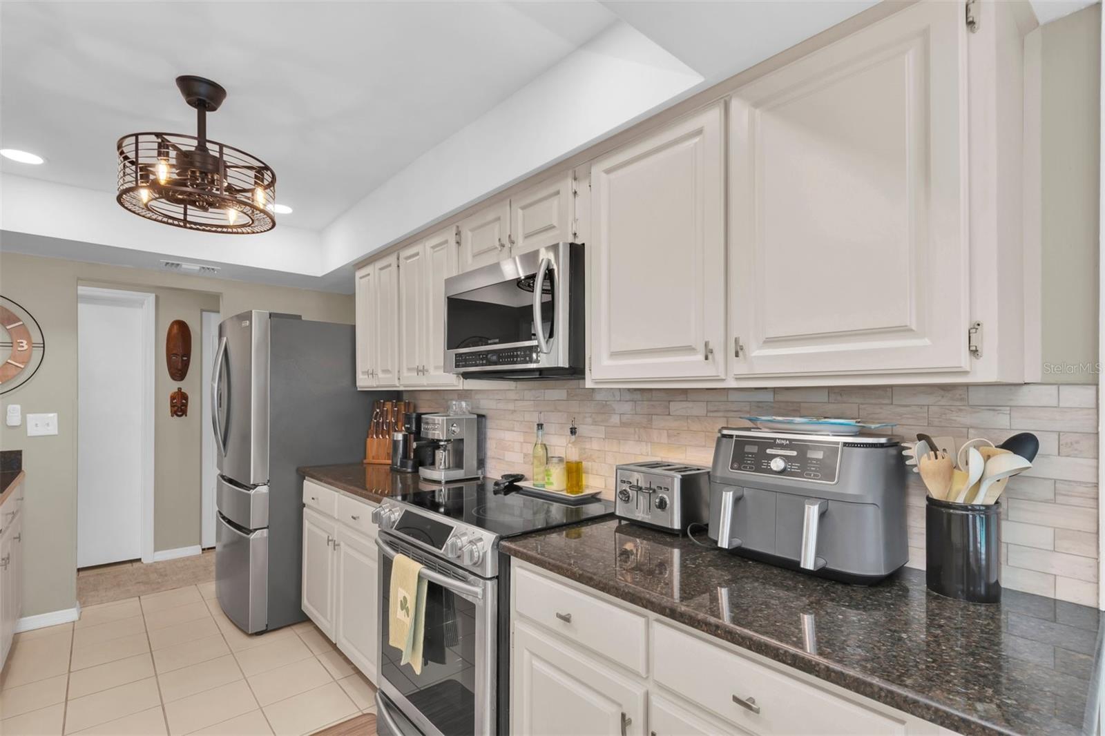 207 AMESBURY CIR — photo 16