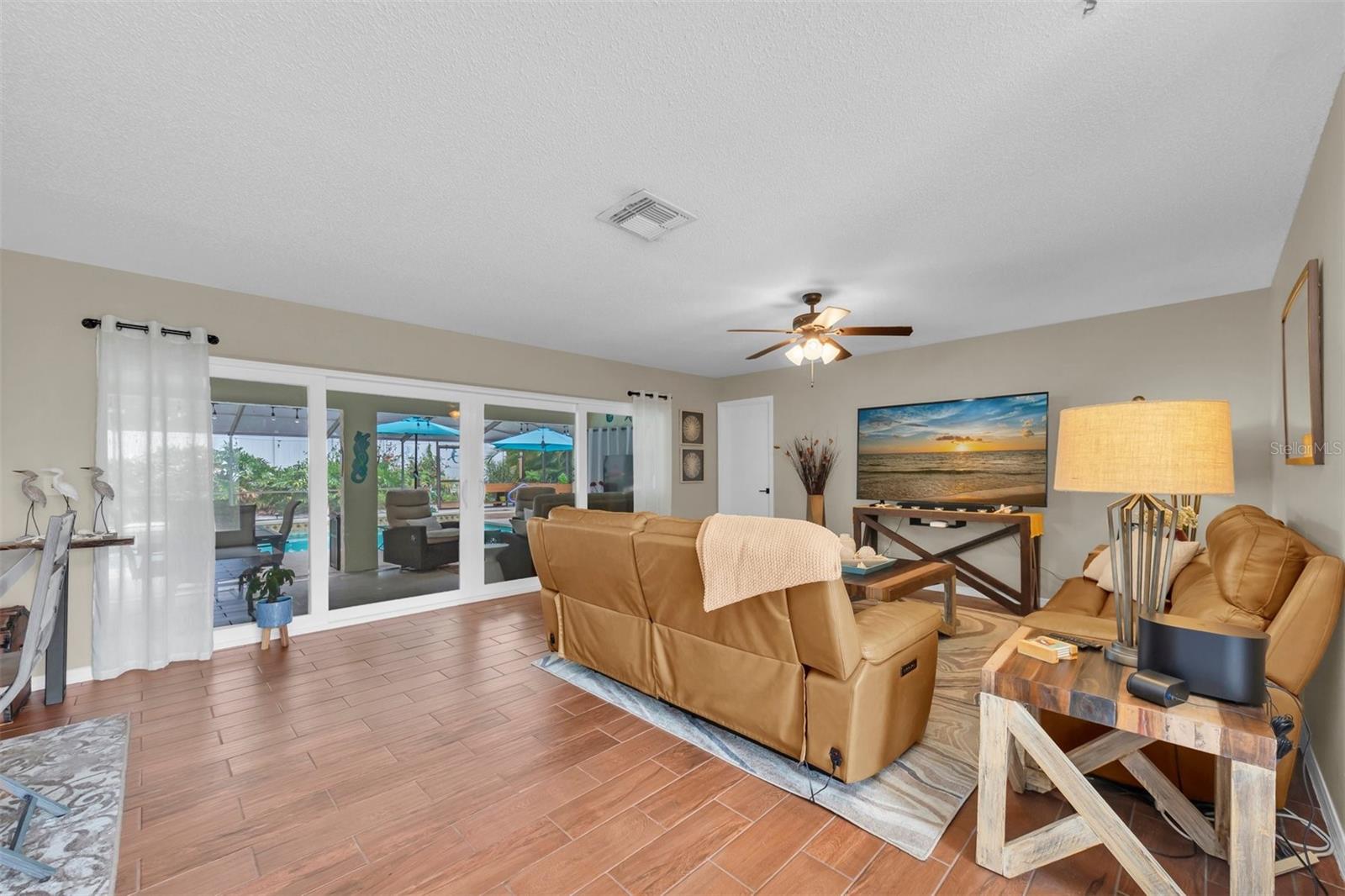 207 AMESBURY CIR — photo 5