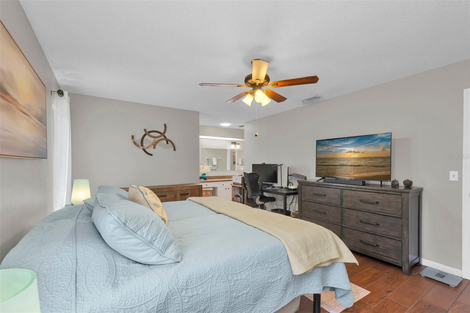 207 AMESBURY CIR — photo 27