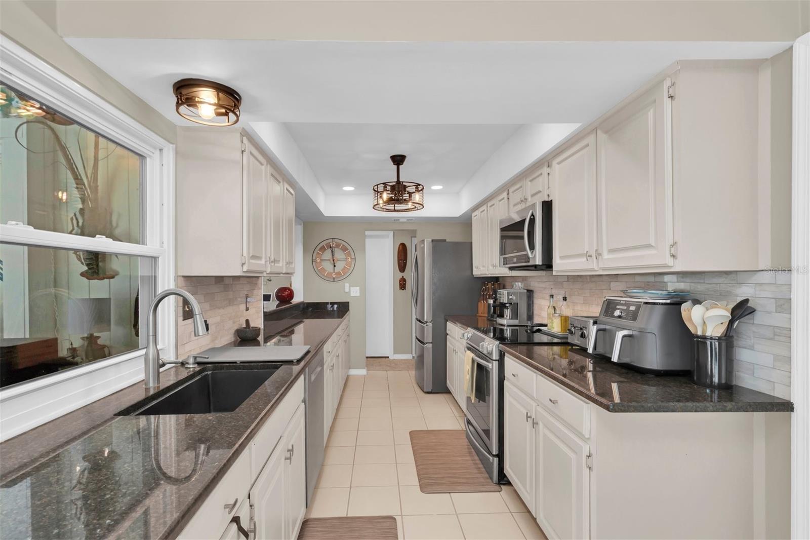 207 AMESBURY CIR — photo 19