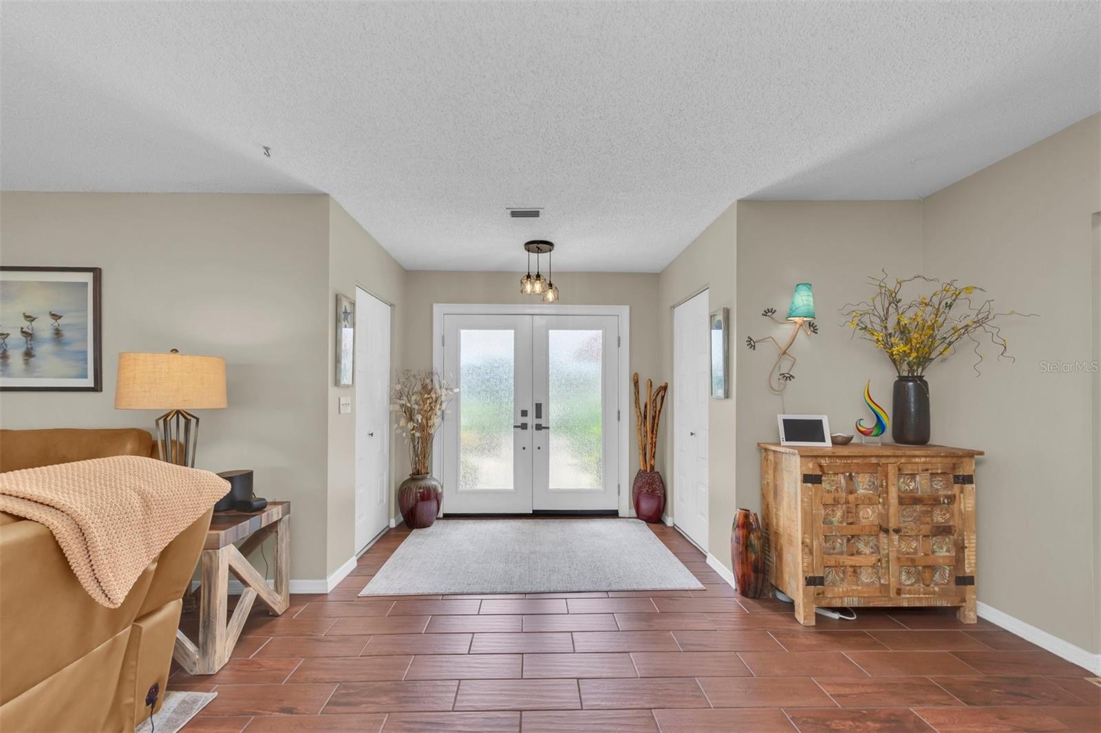 207 AMESBURY CIR — photo 4
