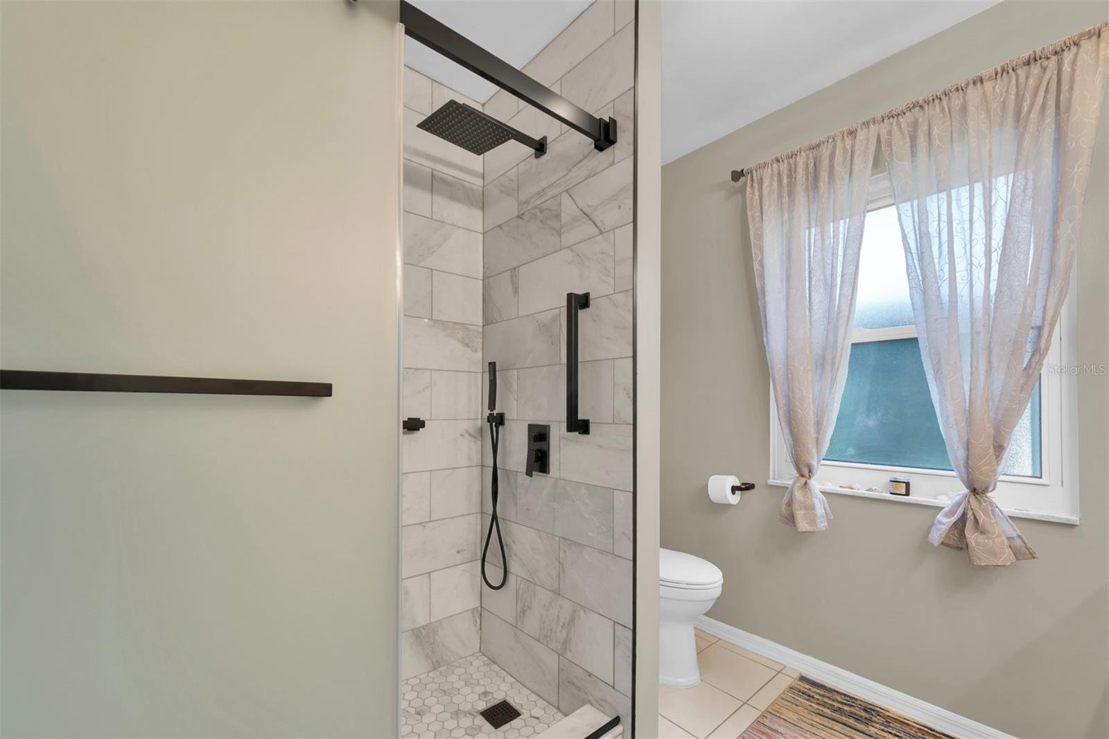 207 AMESBURY CIR — photo 33