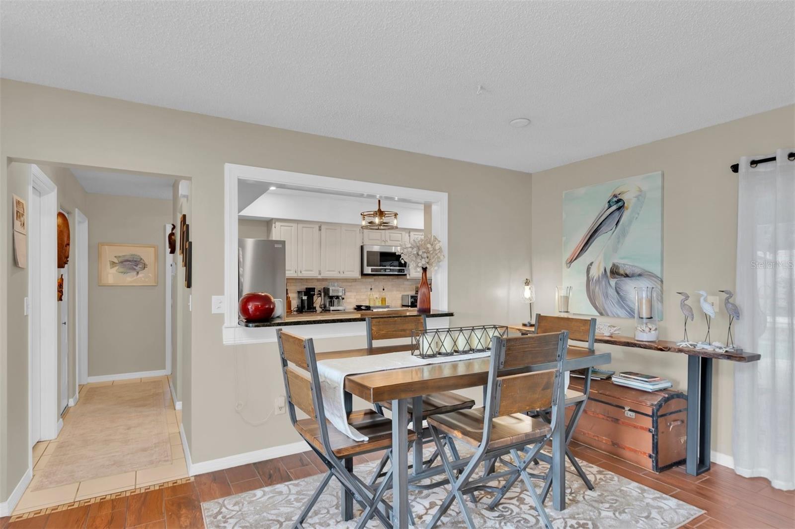 207 AMESBURY CIR — photo 10