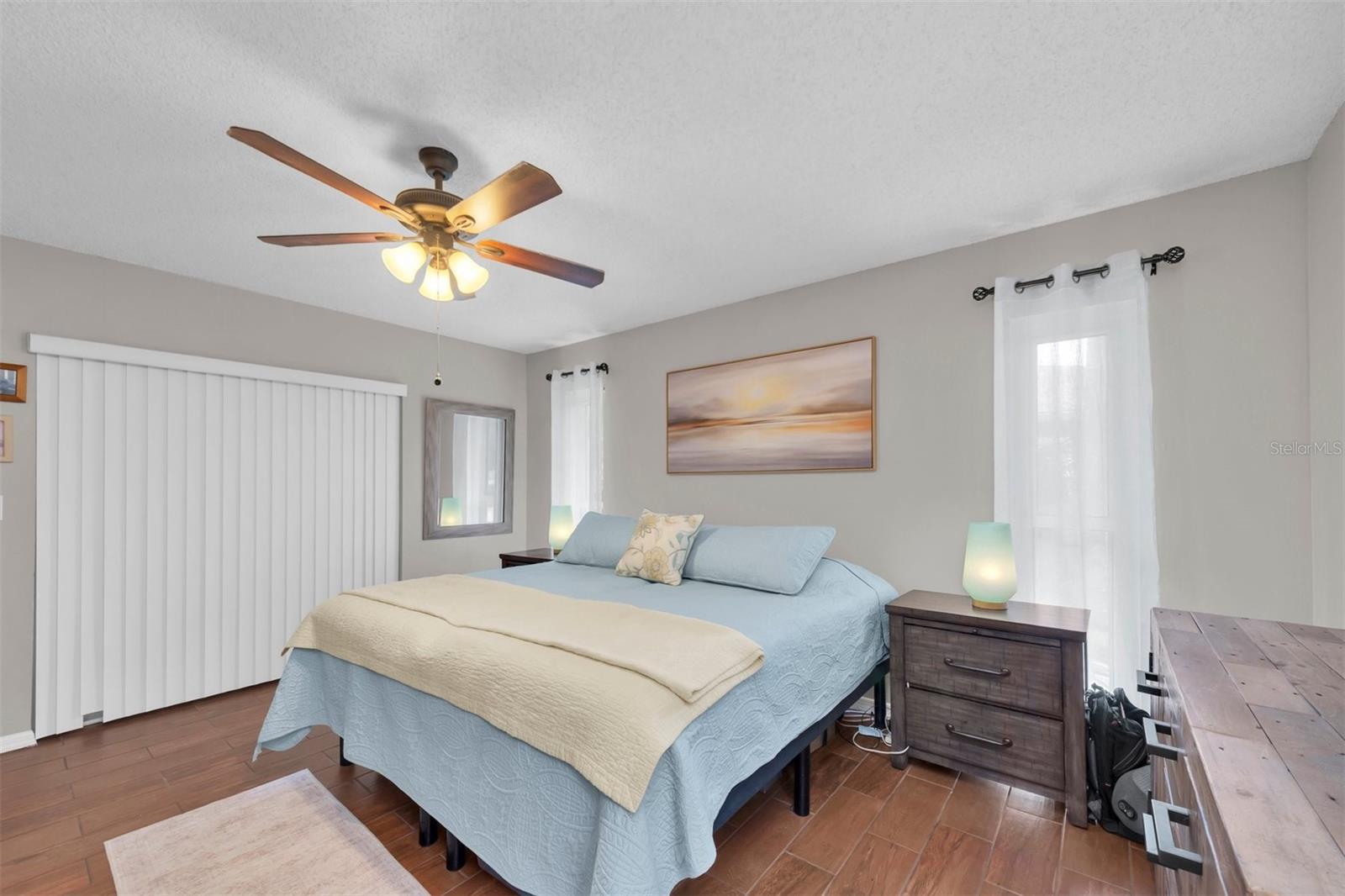 207 AMESBURY CIR — photo 28
