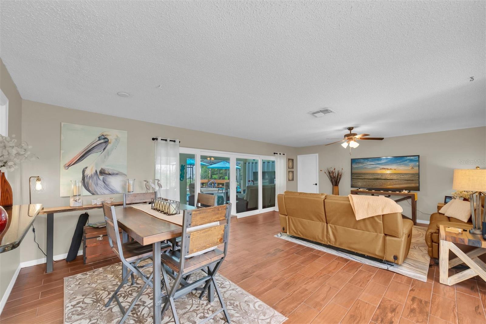 207 AMESBURY CIR — photo 8