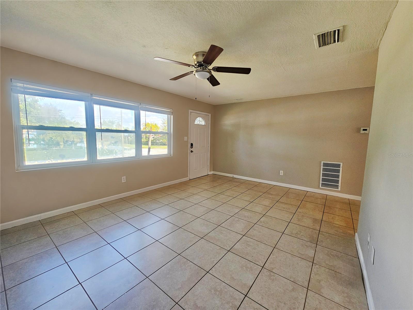 308 EVELYN AVE — photo 2