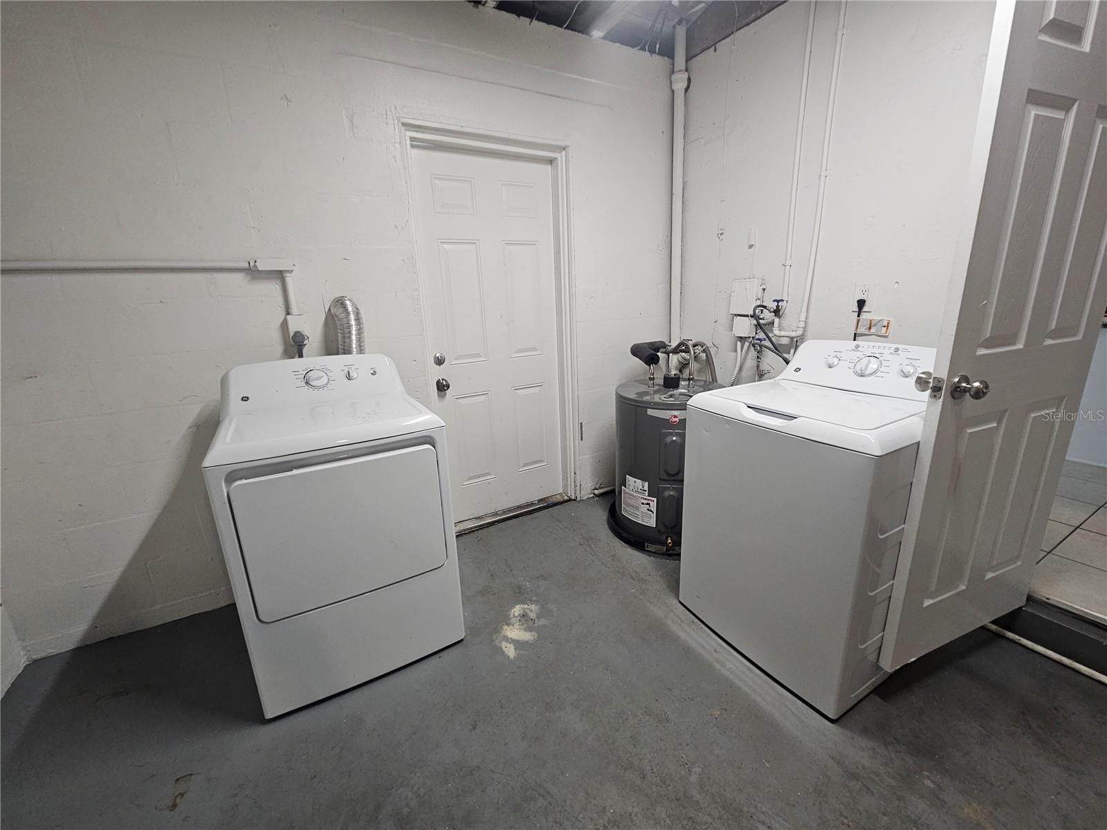 308 EVELYN AVE — photo 16