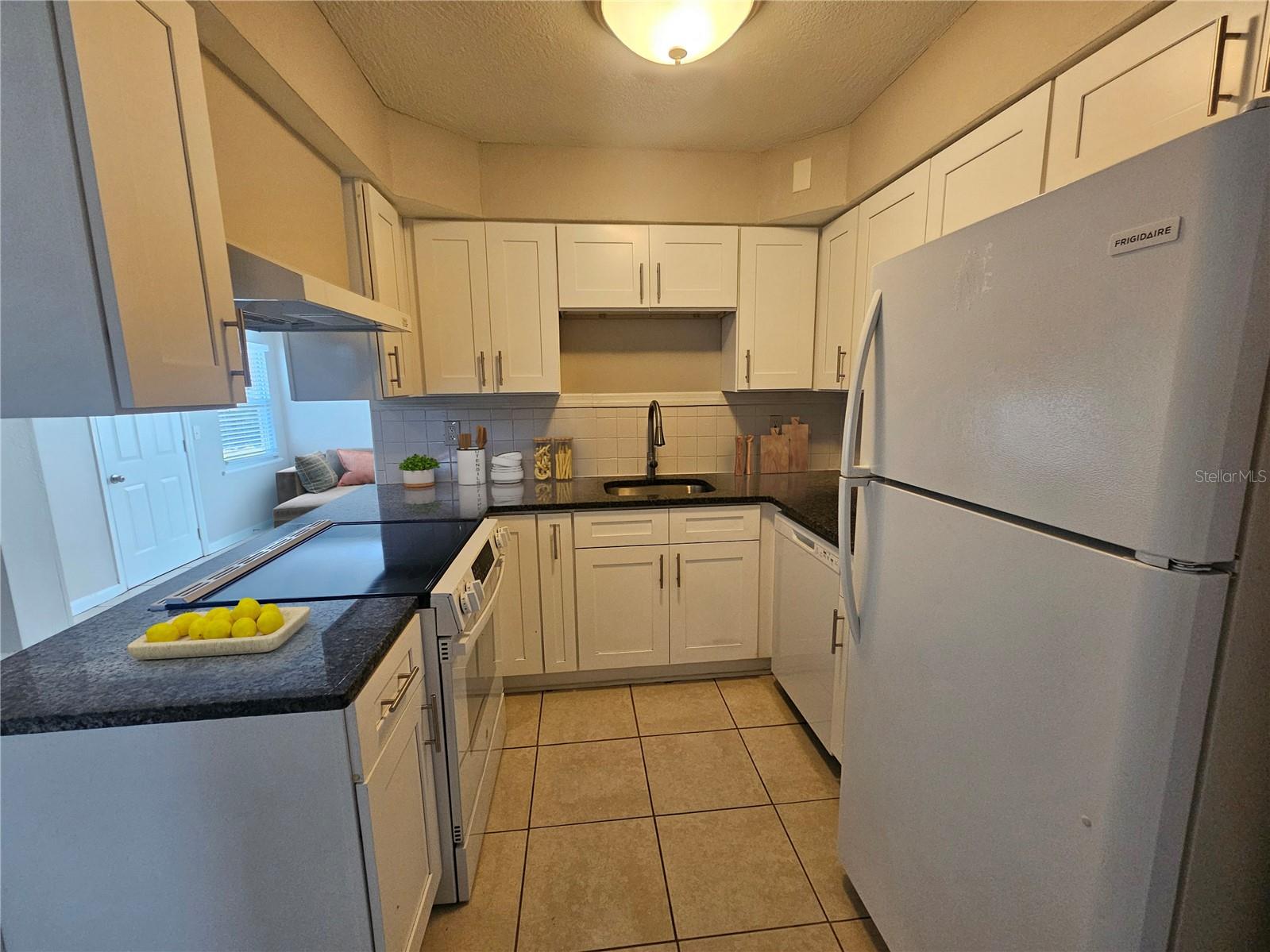 308 EVELYN AVE — photo 6
