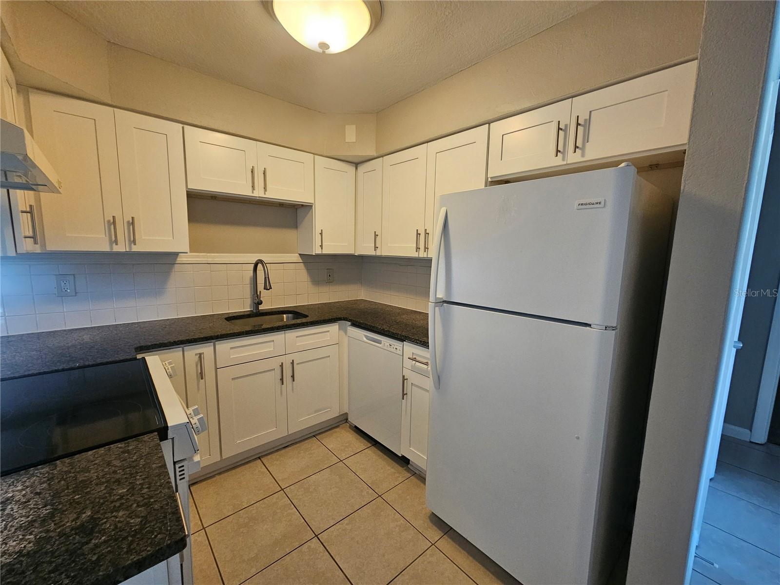 308 EVELYN AVE — photo 5