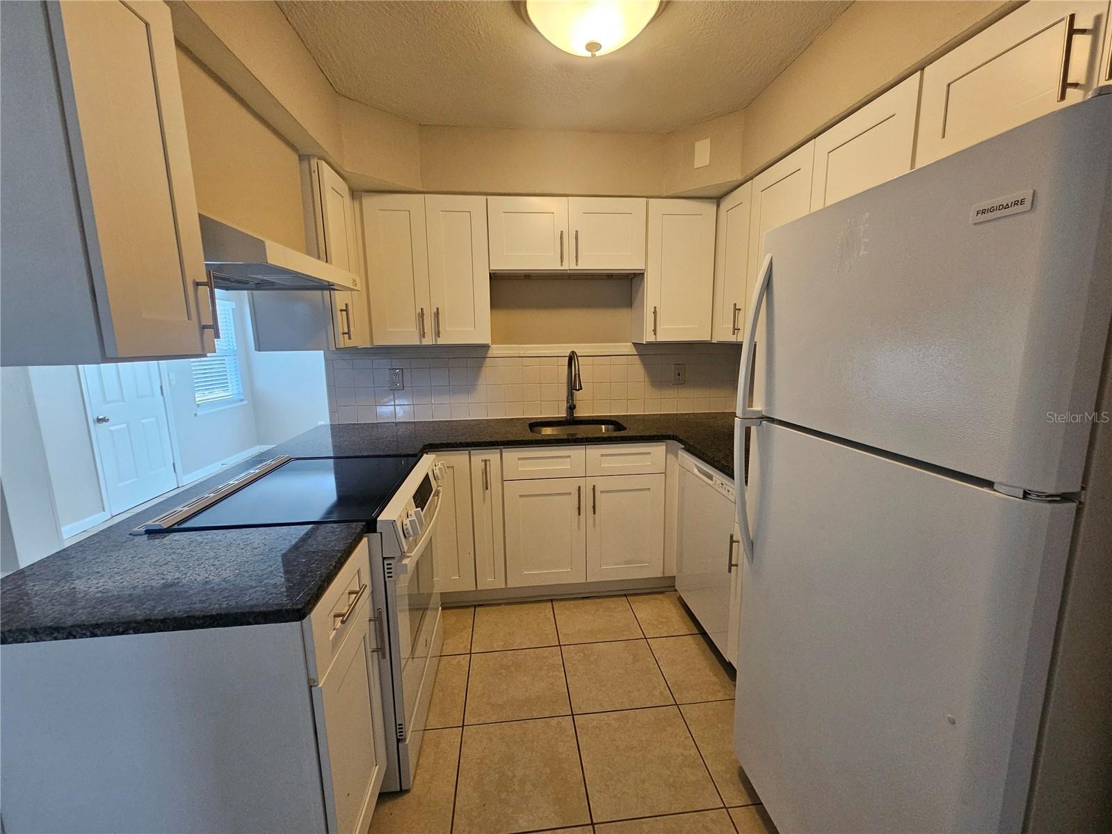 308 EVELYN AVE — photo 4