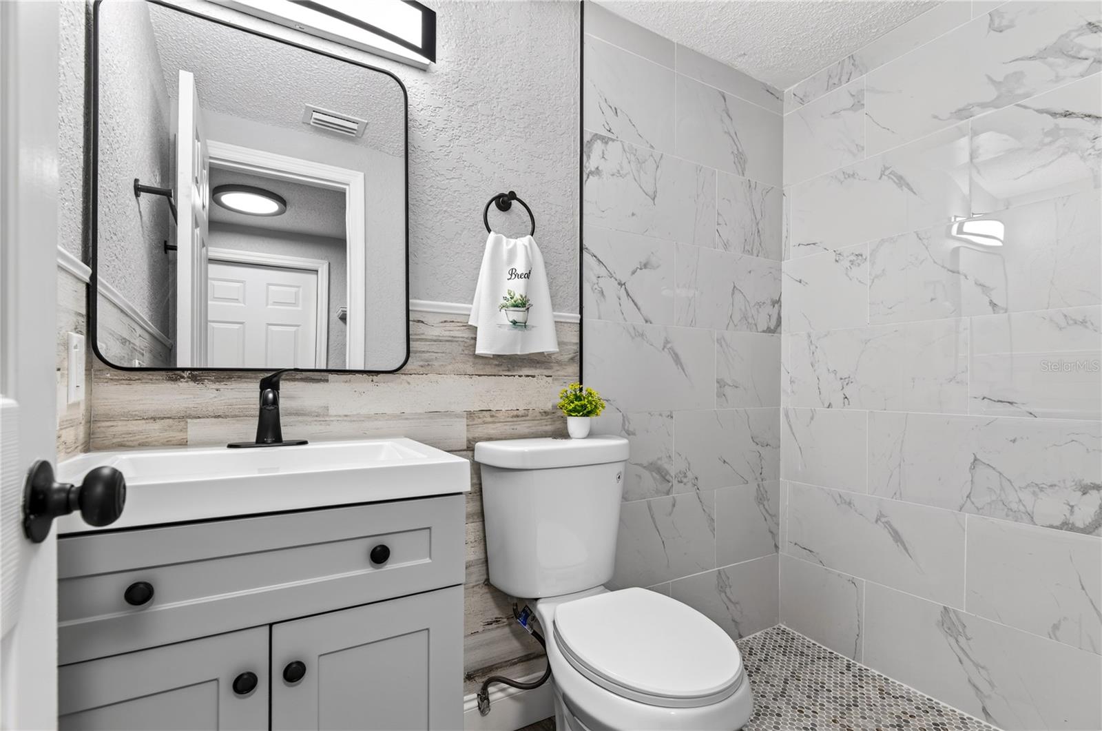 7235 ROBSTOWN DR — photo 15