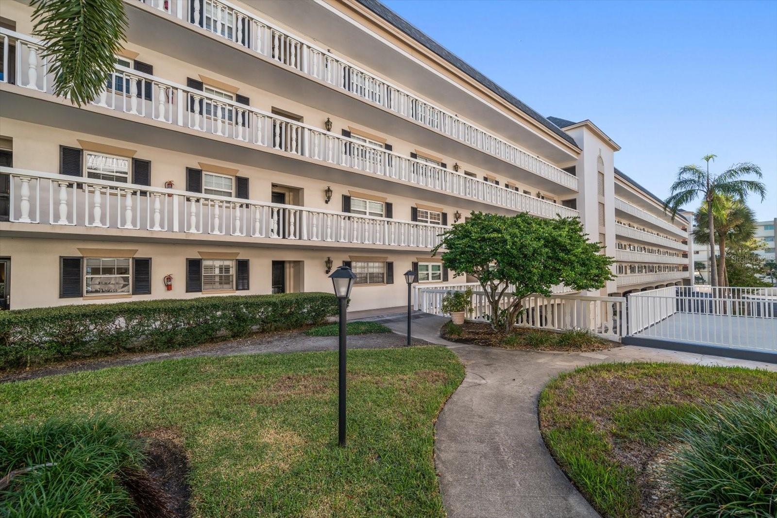 131 BLUFF VIEW DR #106 — photo 37