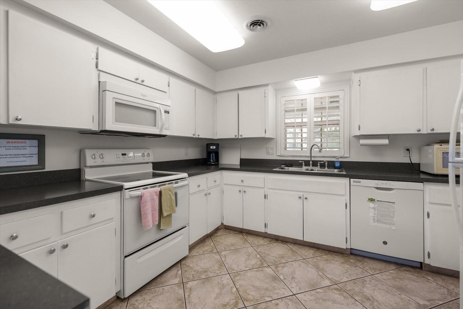 131 BLUFF VIEW DR #106 — photo 29