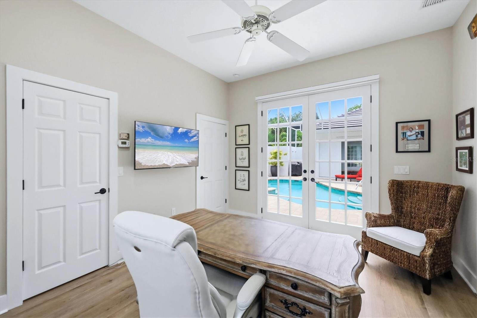 8708 WOODBRIAR DR — photo 32