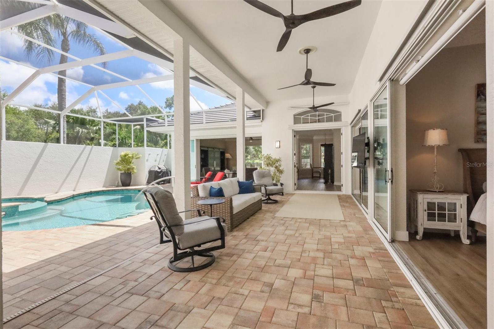 8708 WOODBRIAR DR — photo 3