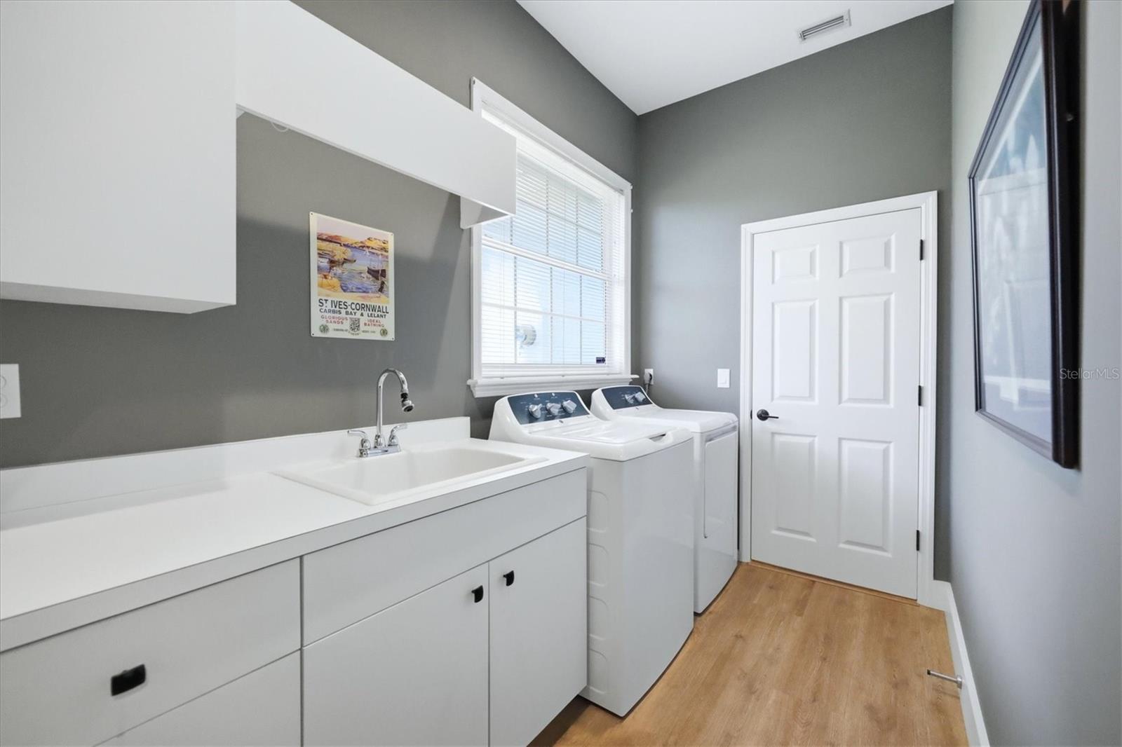 8708 WOODBRIAR DR — photo 35