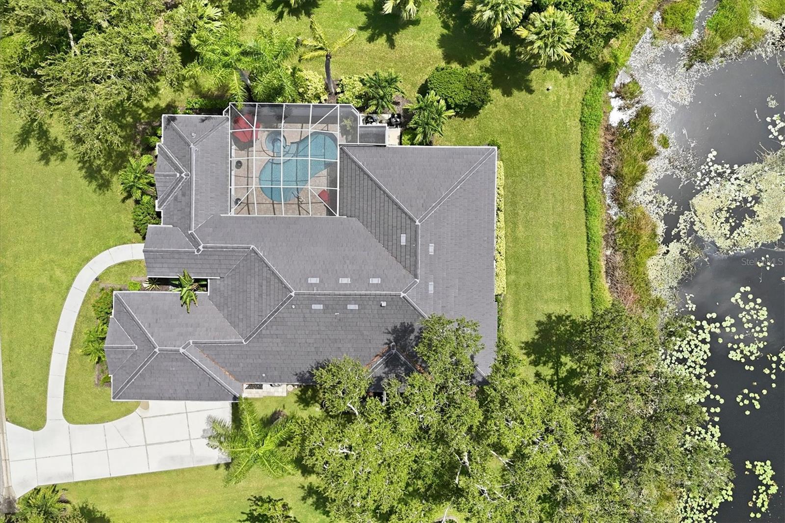 8708 WOODBRIAR DR — photo 40