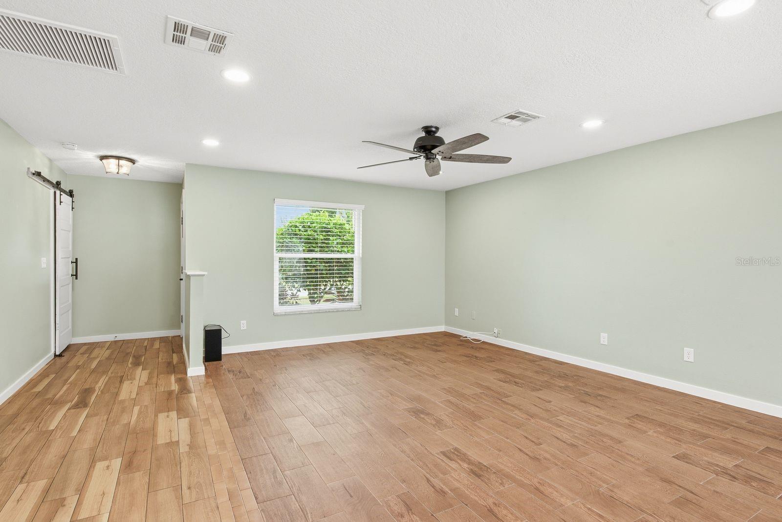 1358 WEXFORD DR S — photo 8