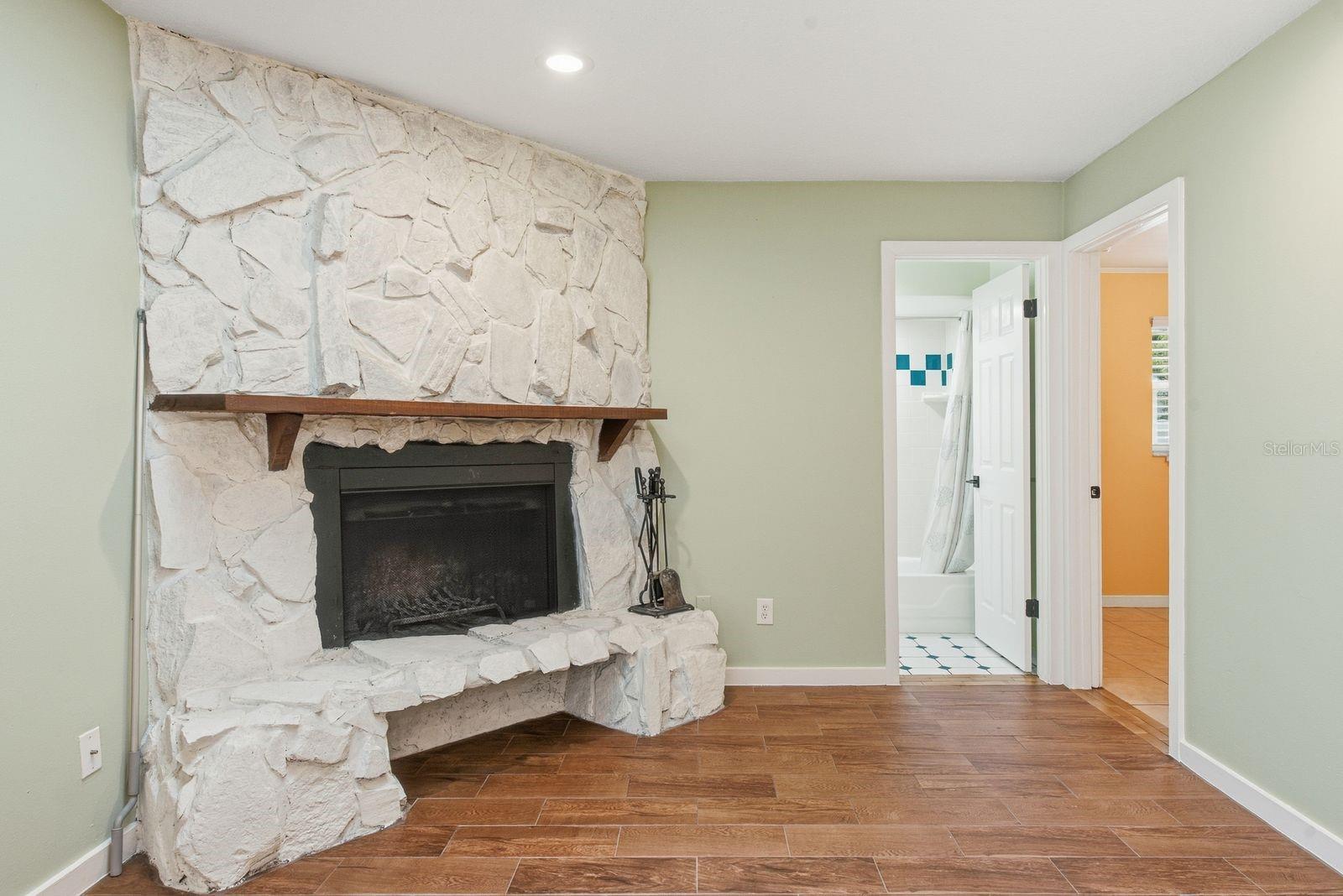 1358 WEXFORD DR S — photo 20