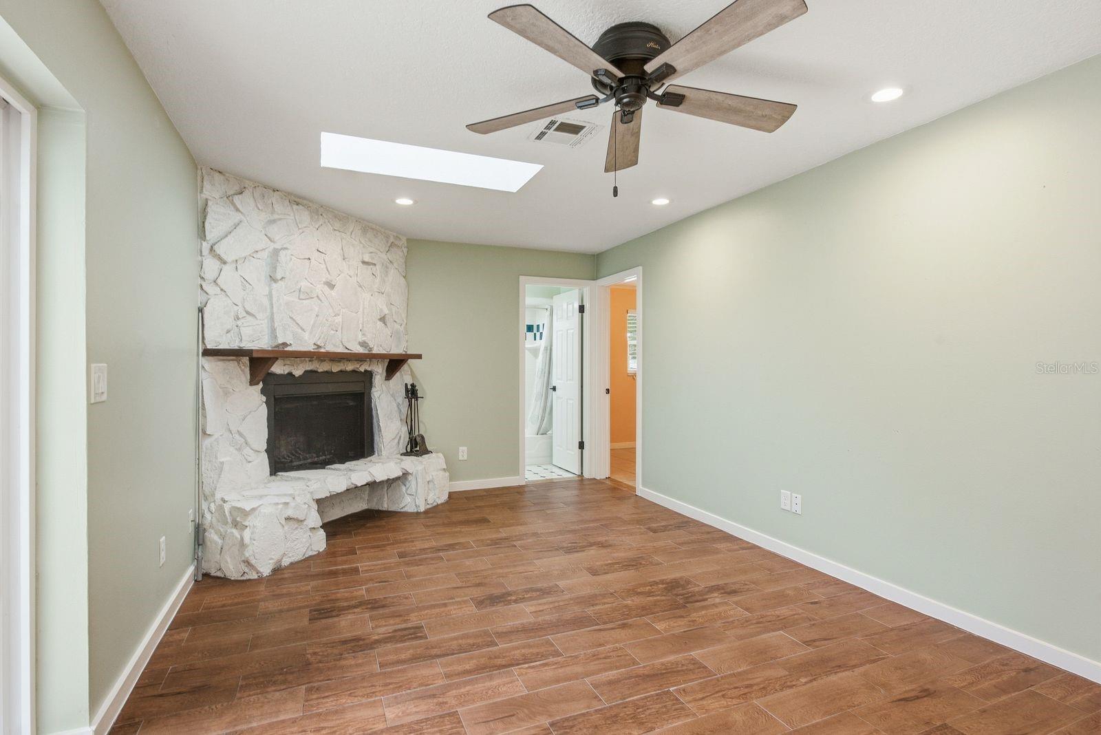 1358 WEXFORD DR S — photo 21