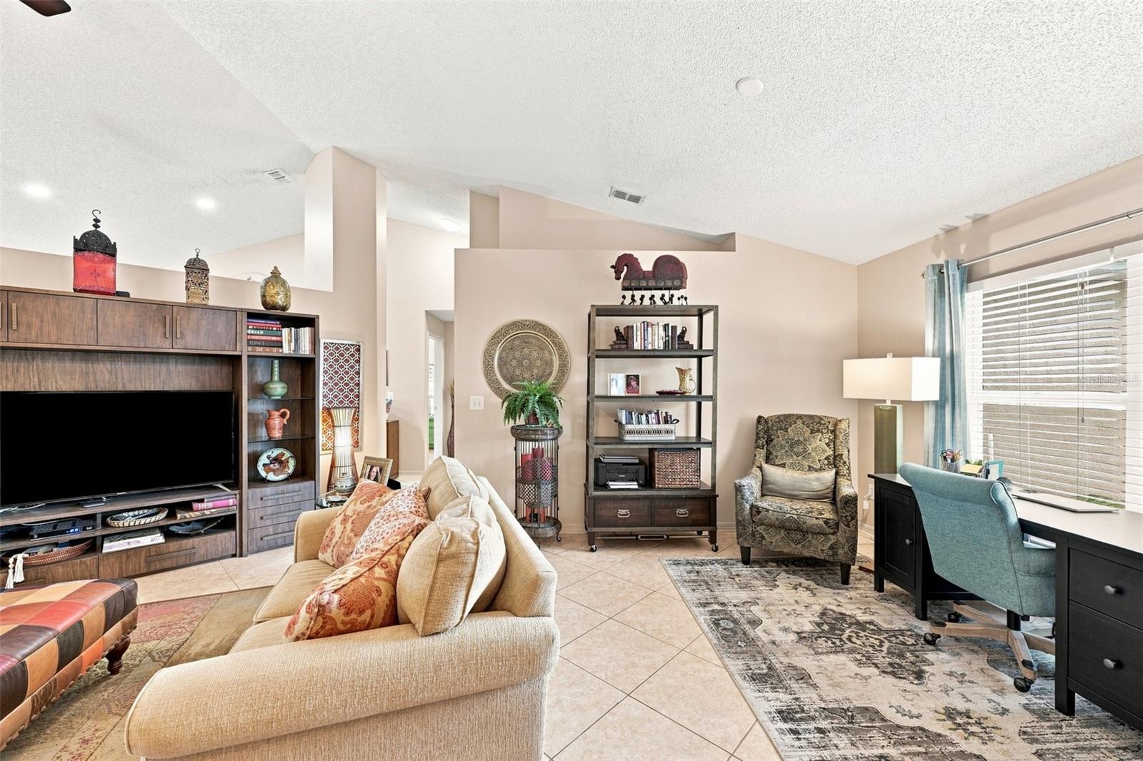 308 CALOOSA PALMS CT — photo 8