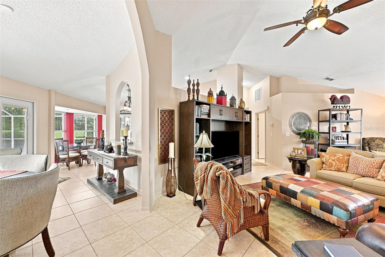 308 CALOOSA PALMS CT — photo 11
