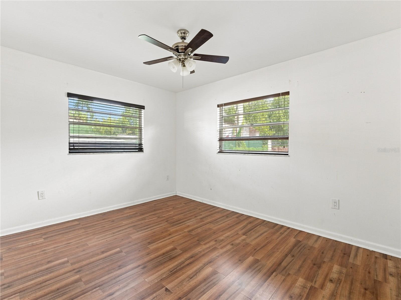 8906 E LANWAY DR — photo 28