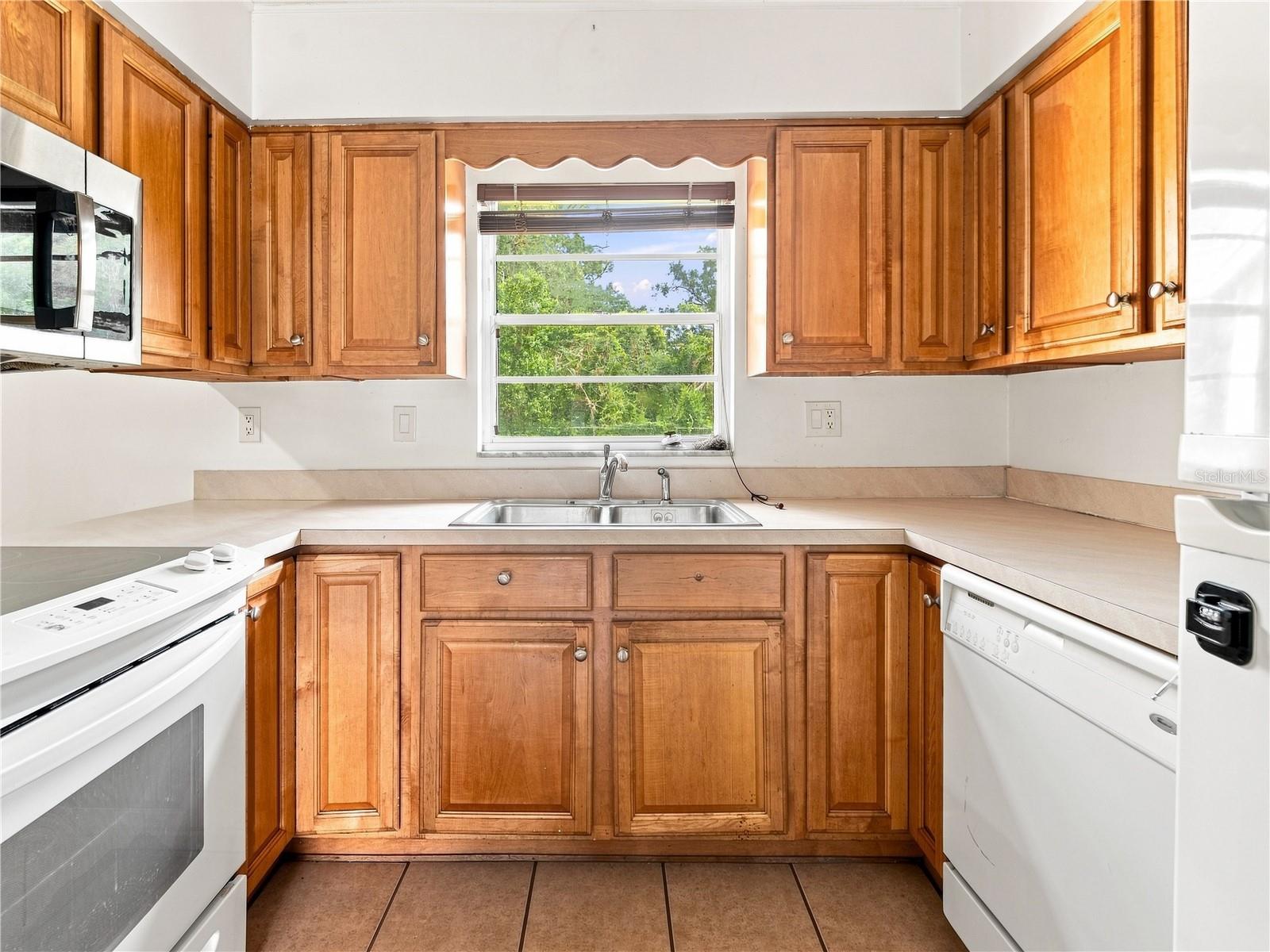 8906 E LANWAY DR — photo 17