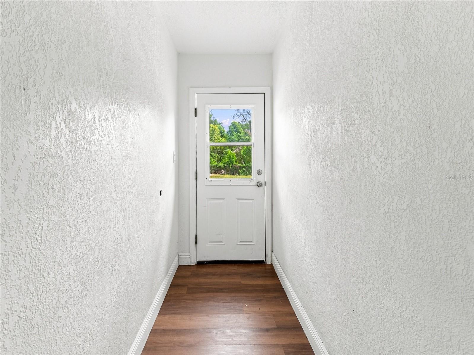 8906 E LANWAY DR — photo 24