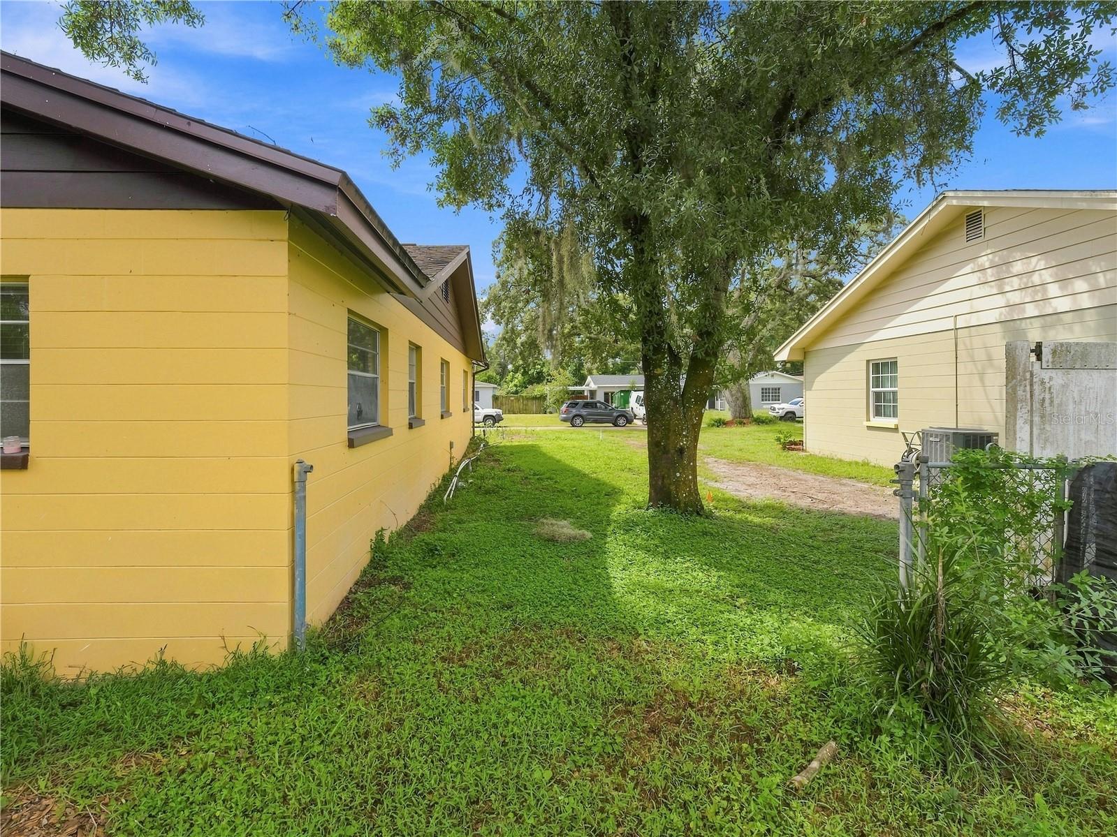 8906 E LANWAY DR — photo 36