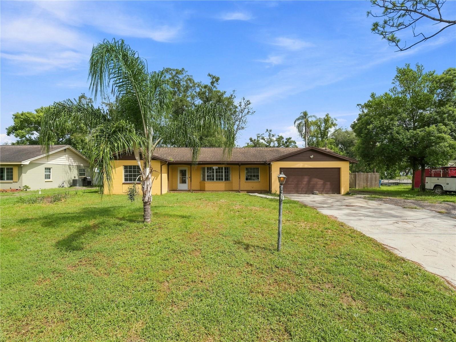 8906 E LANWAY DR — photo 2