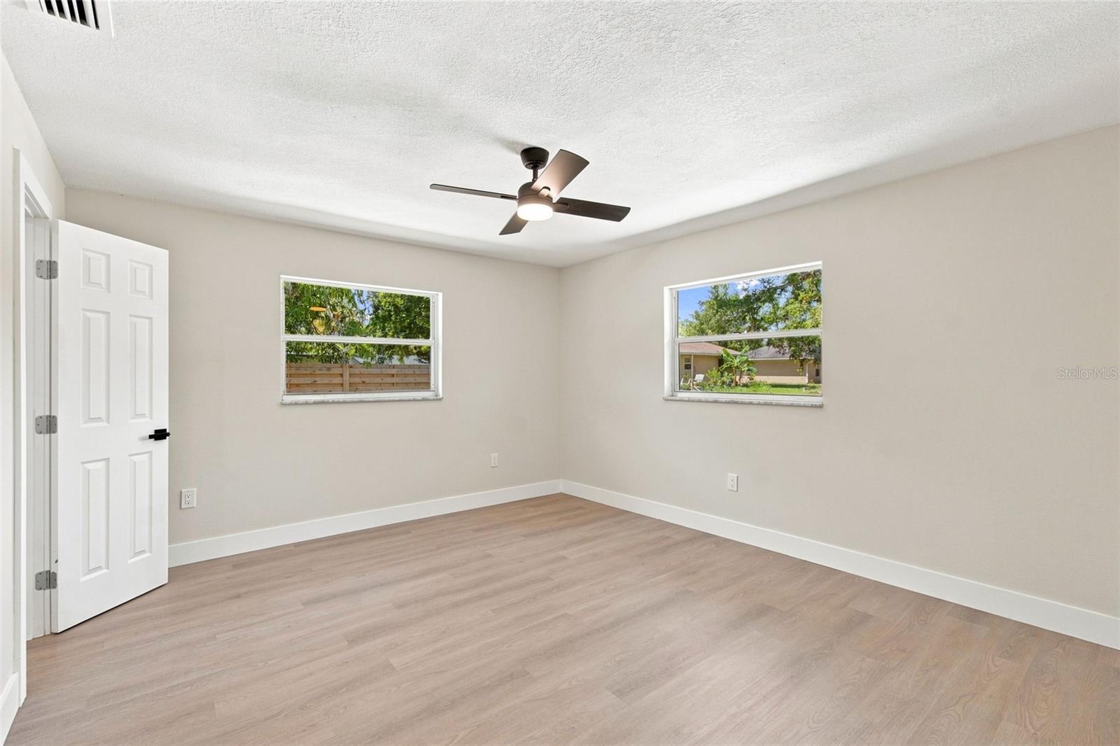 216 23RD ST E — photo 17