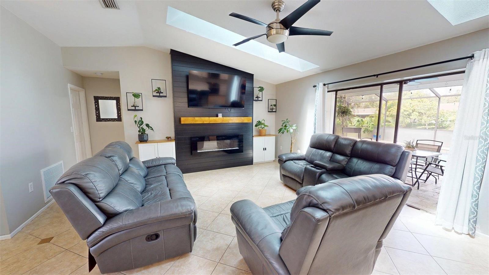 2461 GOLD OAK CT E — photo 9