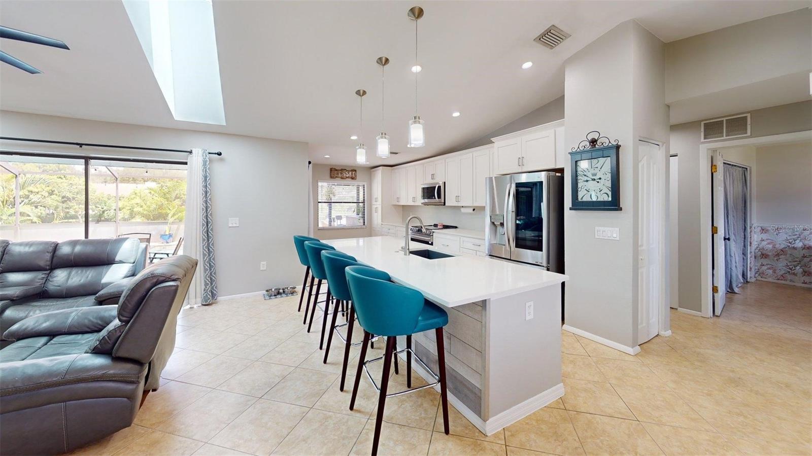 2461 GOLD OAK CT E — photo 3