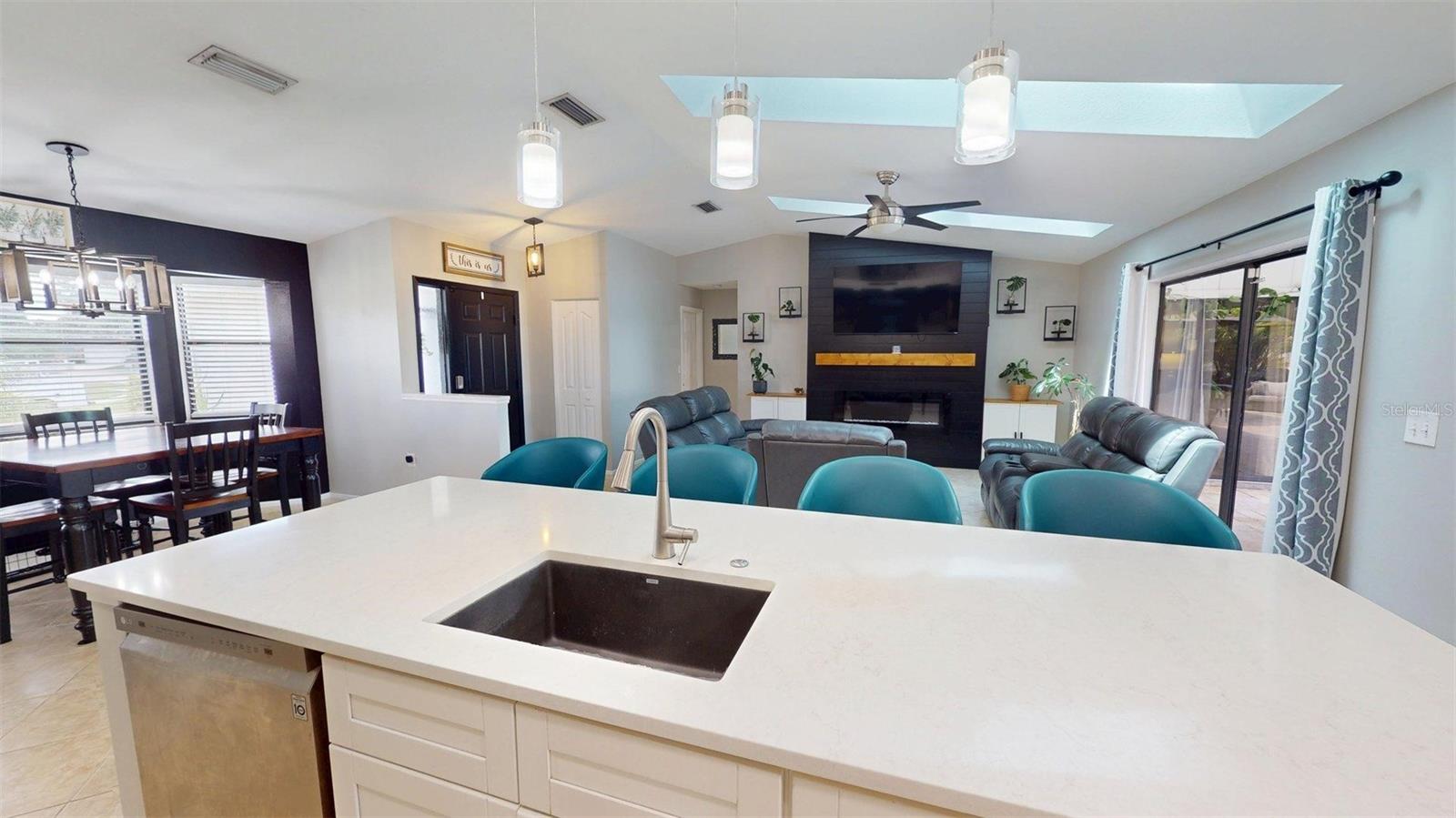 2461 GOLD OAK CT E — photo 6
