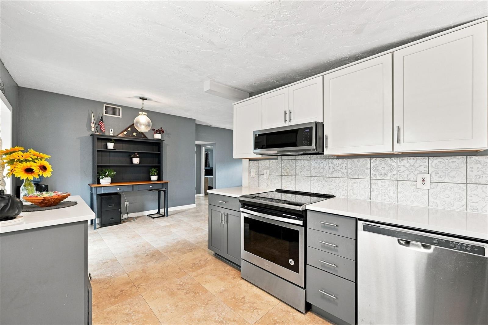 1773 EZELLE AVE — photo 16