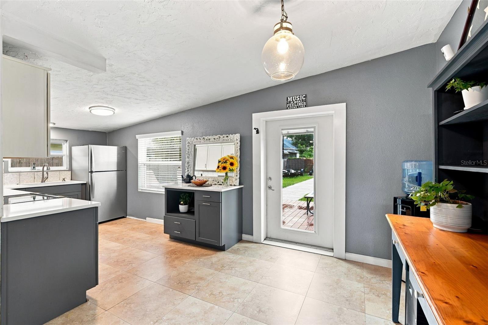 1773 EZELLE AVE — photo 10