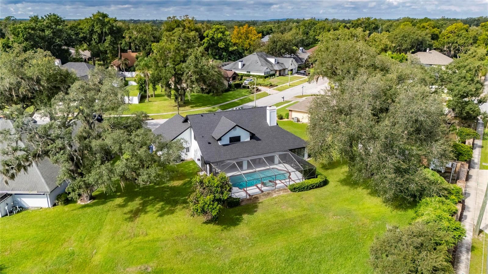 104 BARRINGTON DR — photo 4