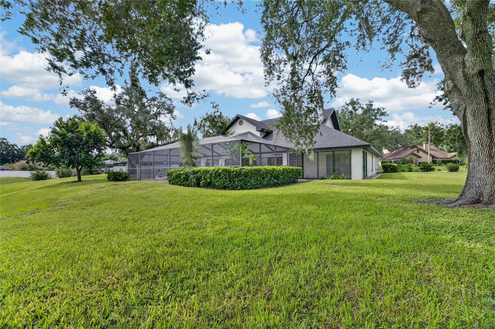 104 BARRINGTON DR — photo 50