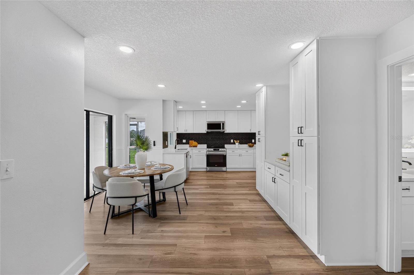 104 BARRINGTON DR — photo 18