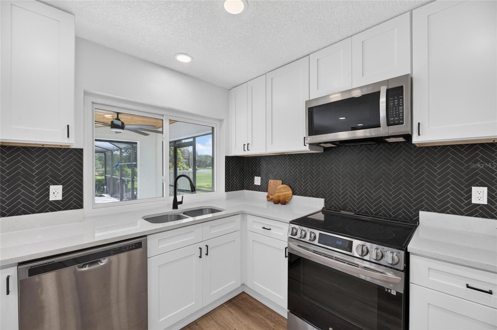 104 BARRINGTON DR — photo 25