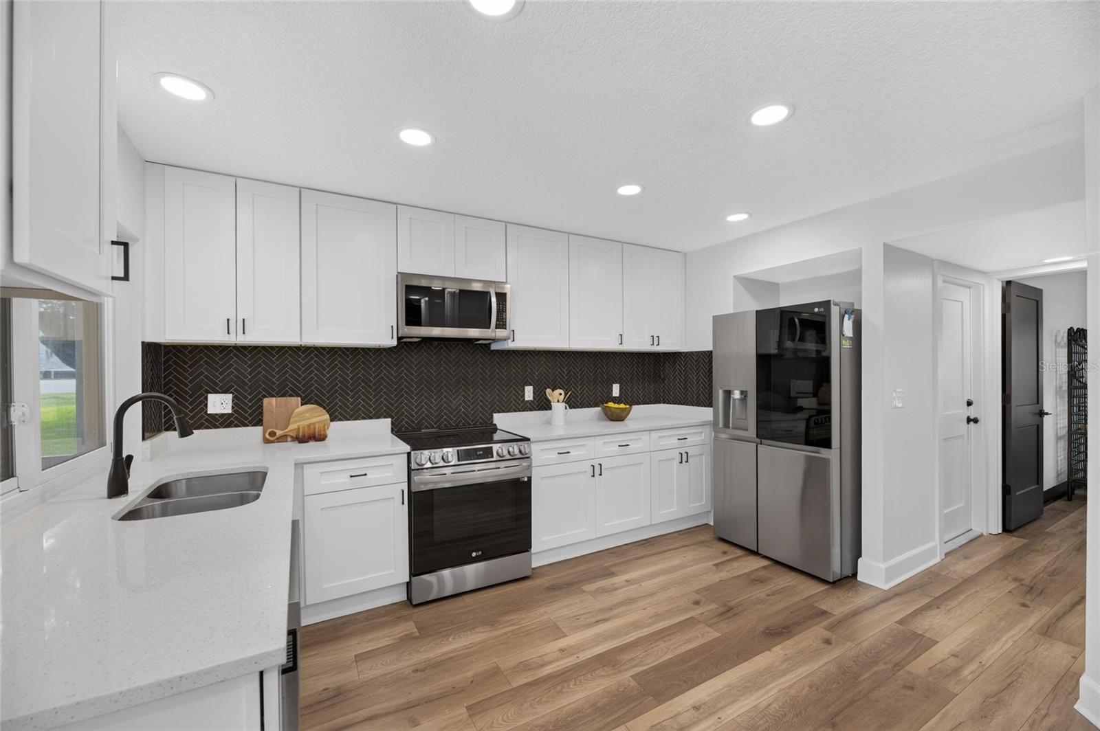 104 BARRINGTON DR — photo 23