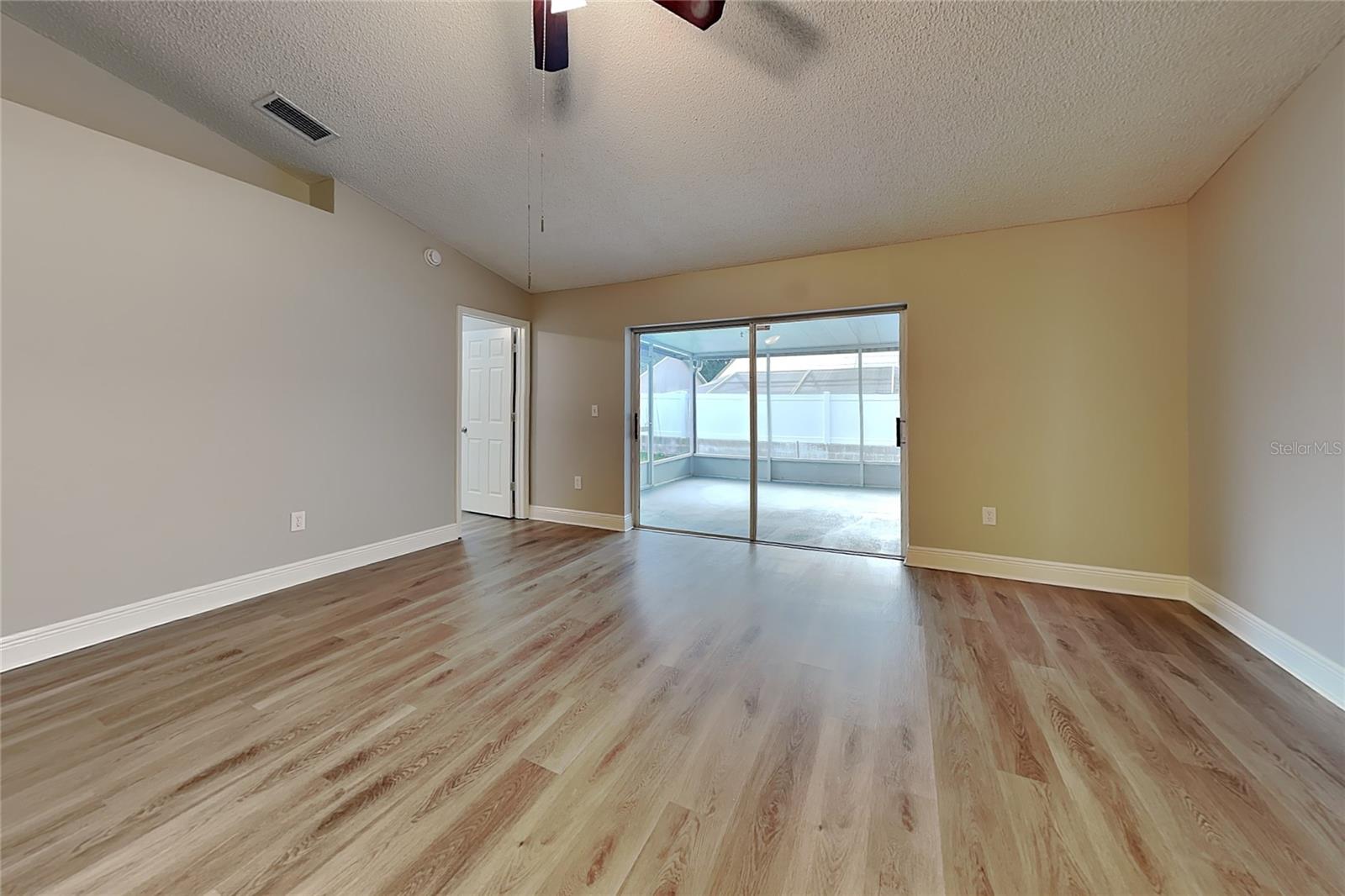 Home in RIVERVIEW — photo 2