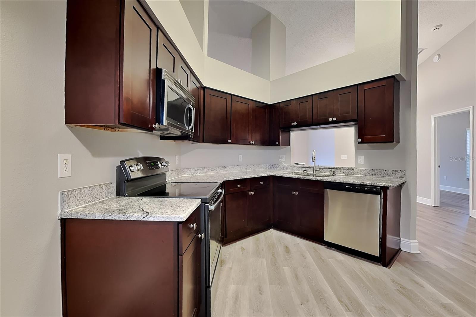 Home in RIVERVIEW — photo 4