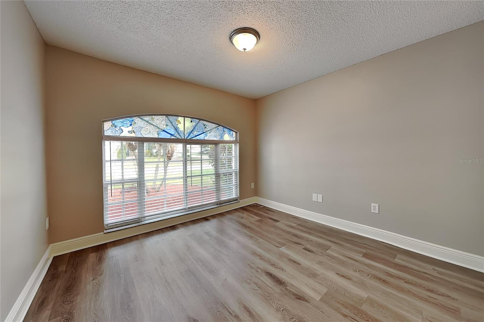 Home in RIVERVIEW — photo 9