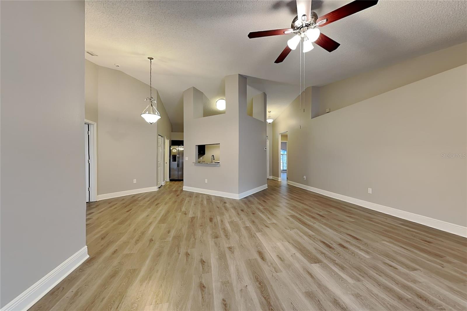 Home in RIVERVIEW — photo 3